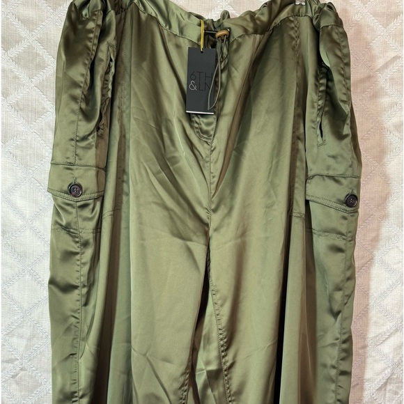 Lane Bryant 6th & Lane Olive Green Satin Cargo Full Leg Pants, 26/28 NWT - Picture 1 of 4